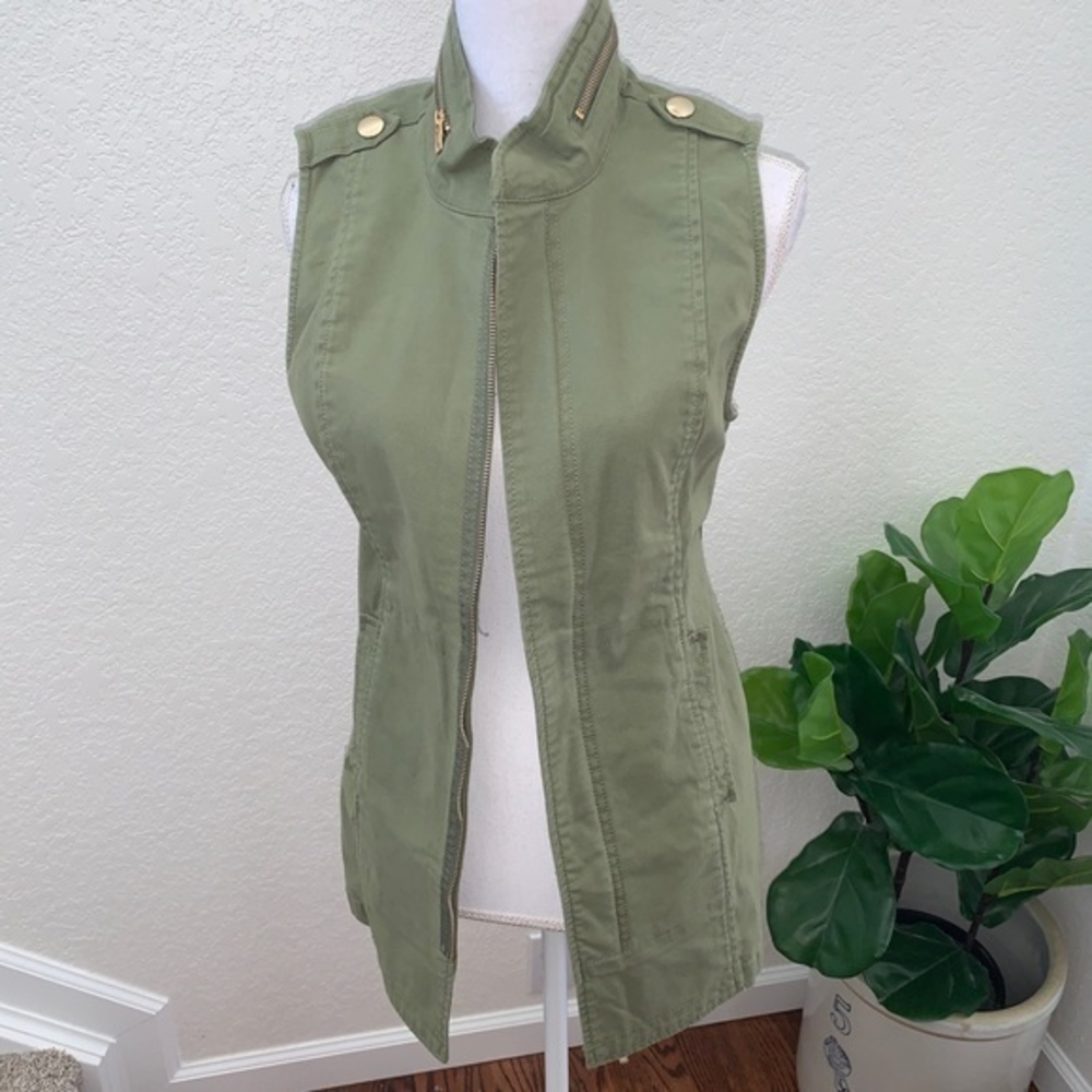 CAbi green utility explorer zipper vest size XS